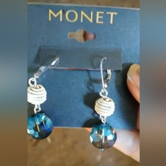 Earrings - Picture 1 of 3
